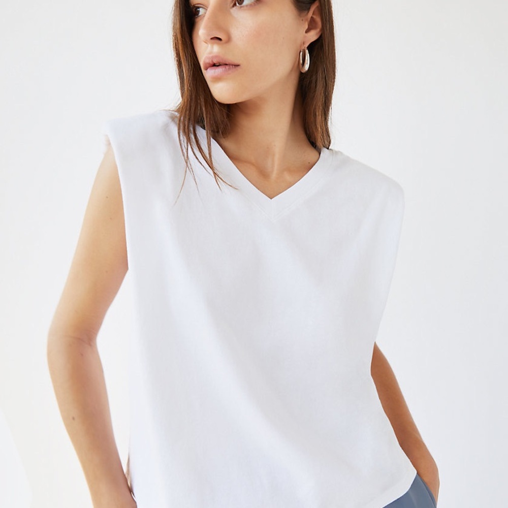 NWT Babaton V Neck T Shirt with Shoulder Pads